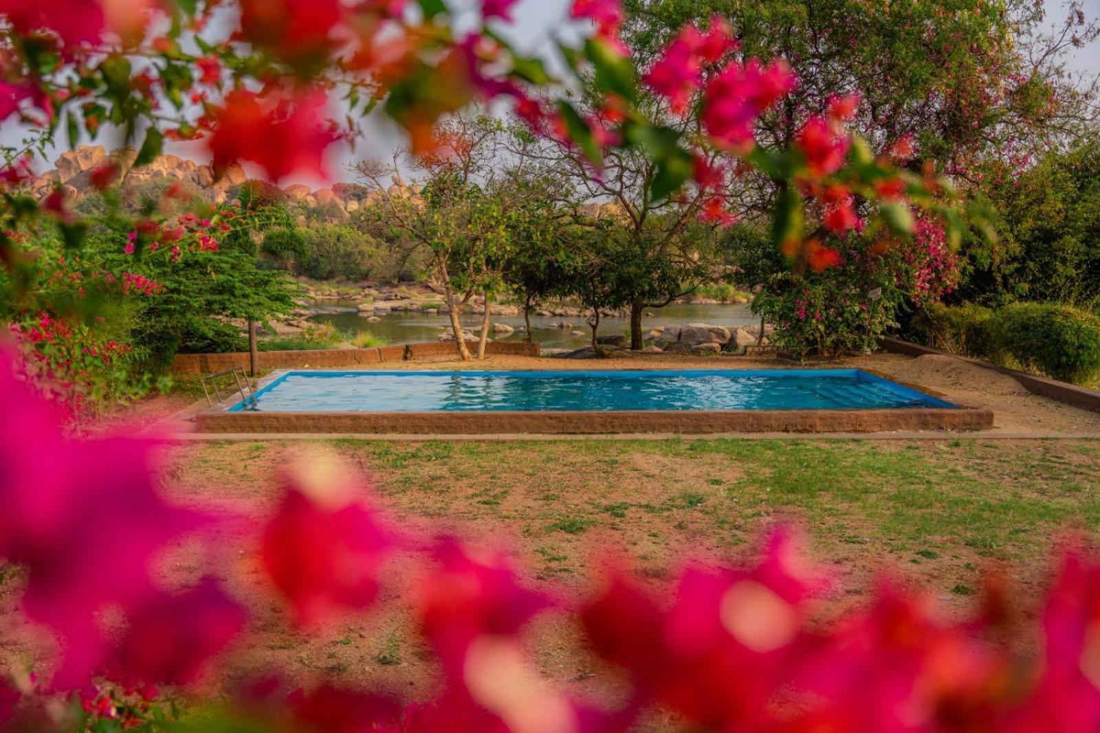 Leo Woods Hampi River View Hotel Exterior foto