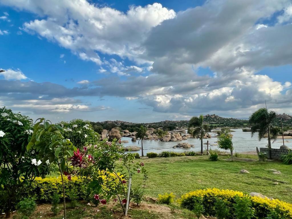 Leo Woods Hampi River View Hotel Exterior foto