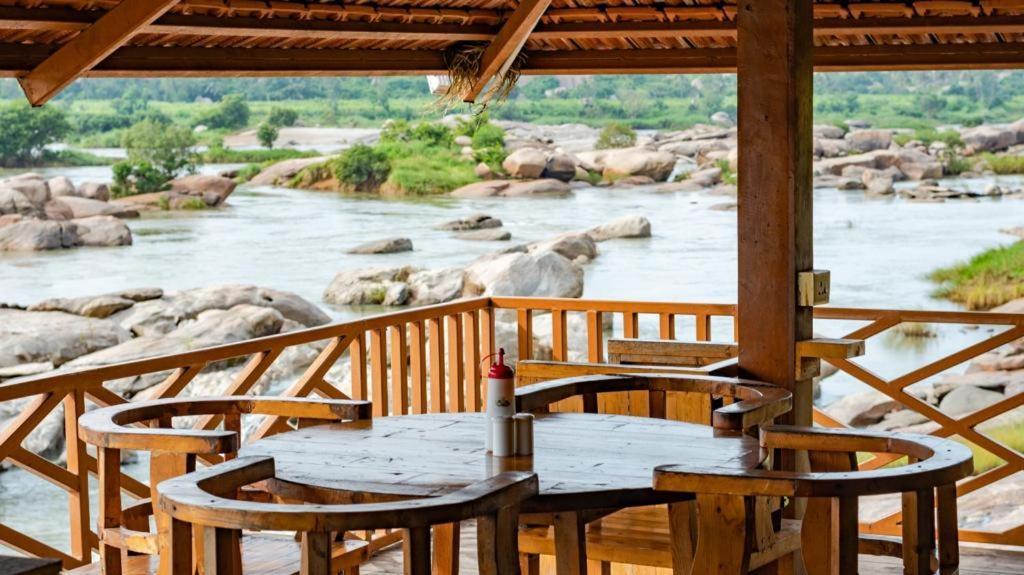 Leo Woods Hampi River View Hotel Exterior foto